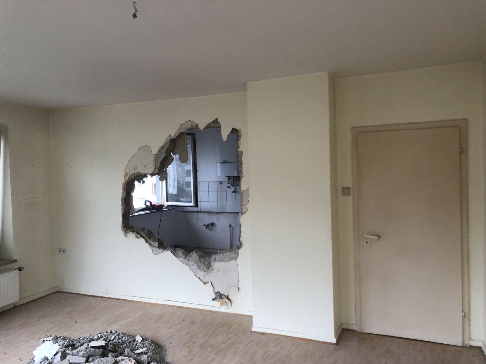 Offener Wohn-Küchenbereich — Vorher